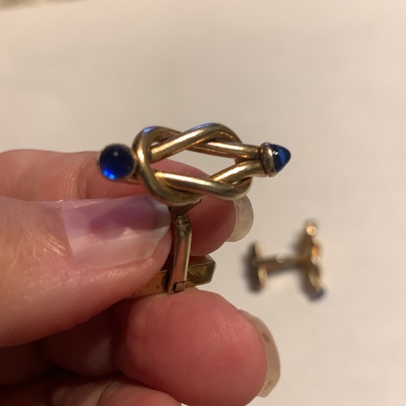 Vintage “Lovers Knot” w/ Sapphire Blue Cabochon stone cufflinks - Picture 3 of 4